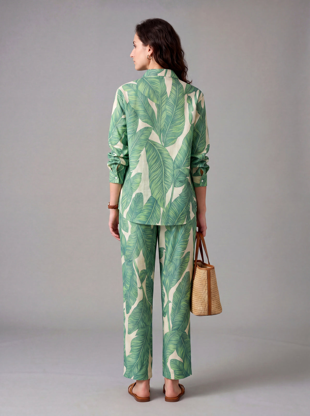 Tropical green leaf cord