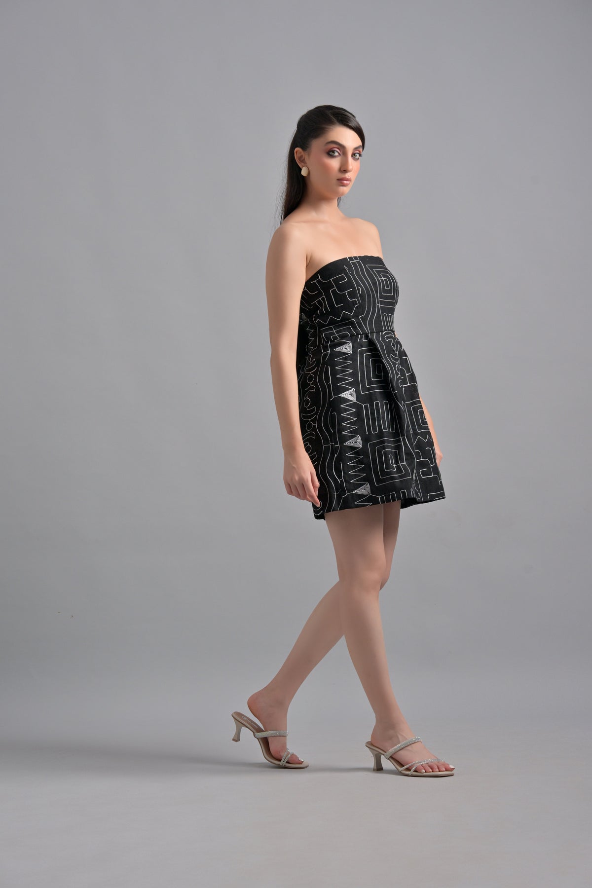Black ambroidery short dress