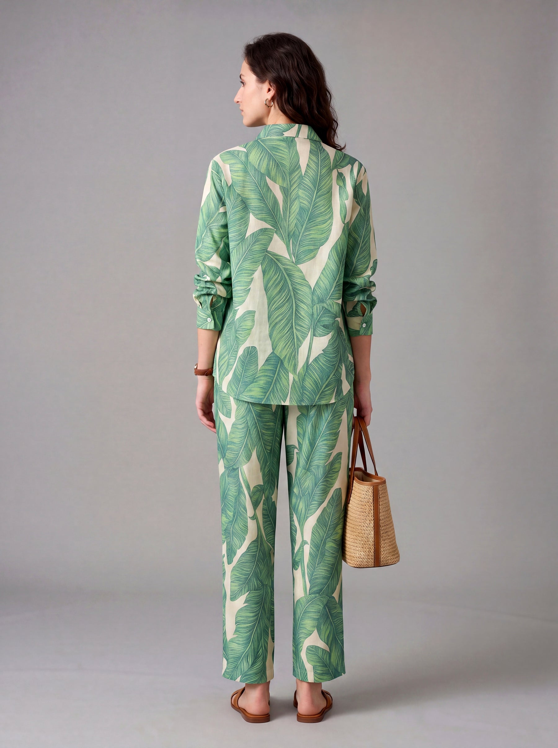 Tropical green leaf cord