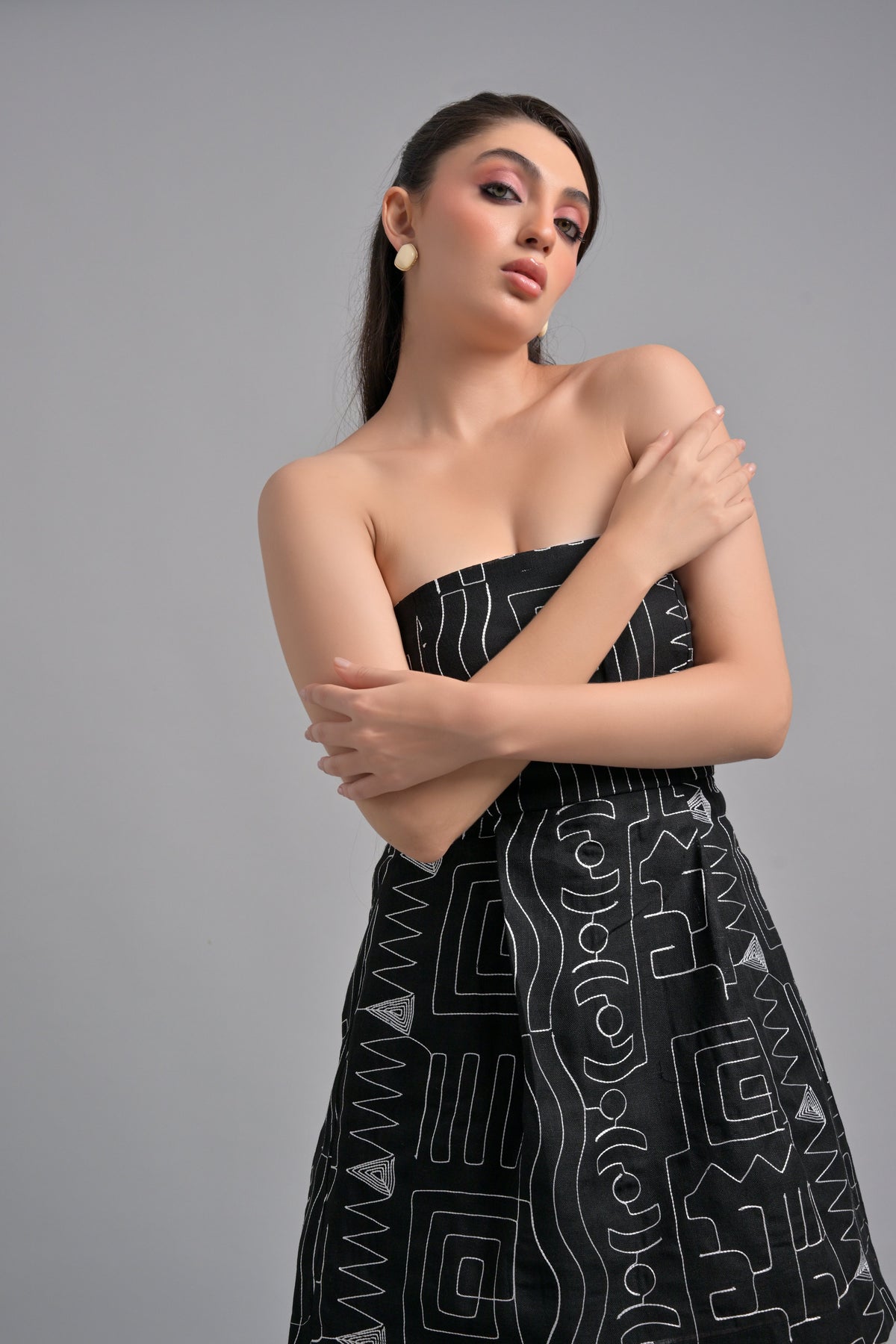 Black ambroidery short dress